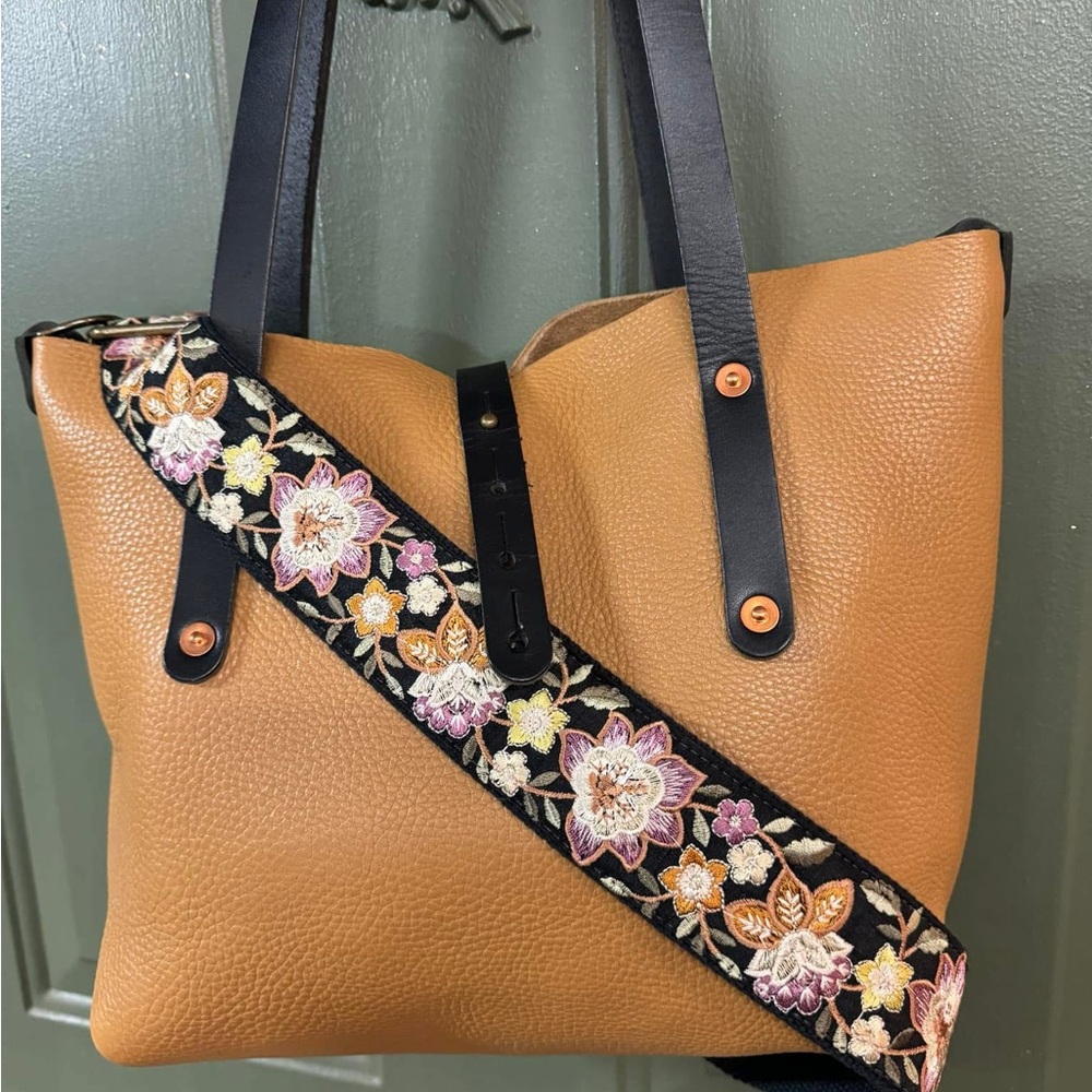 Go forth Goods (GFG) Tan Avery Small with black straps